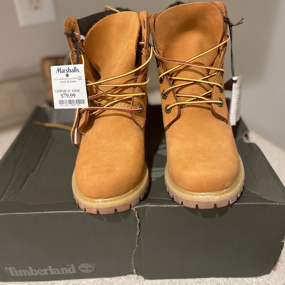 Brand new women’s size 6 timberland boots.